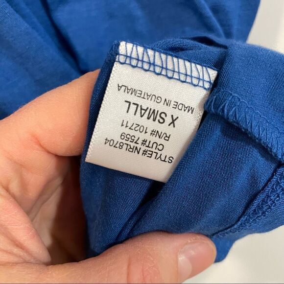 New Gibson Women Blue Sleeveless Top fit XS-S Embroidered Floral Print - Picture 4 of 6